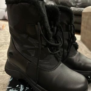 Totes waterproof fur line snow boots. NEVER WORN